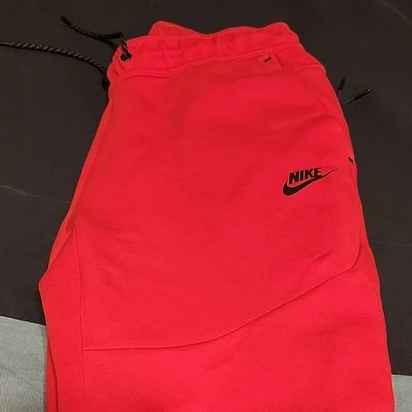 Nike Tech Mens Bright Red Sweatpants - Picture 2 of 4